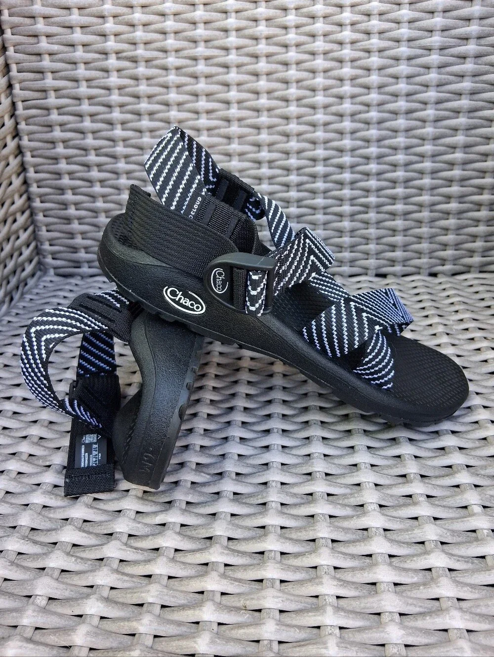 NEW Chaco Black Zigzag Strap Women's Sport Sandals
